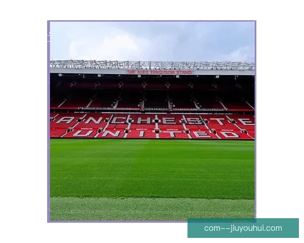 曼联官方宣布老特拉福德球场因漏雨进行紧急维修